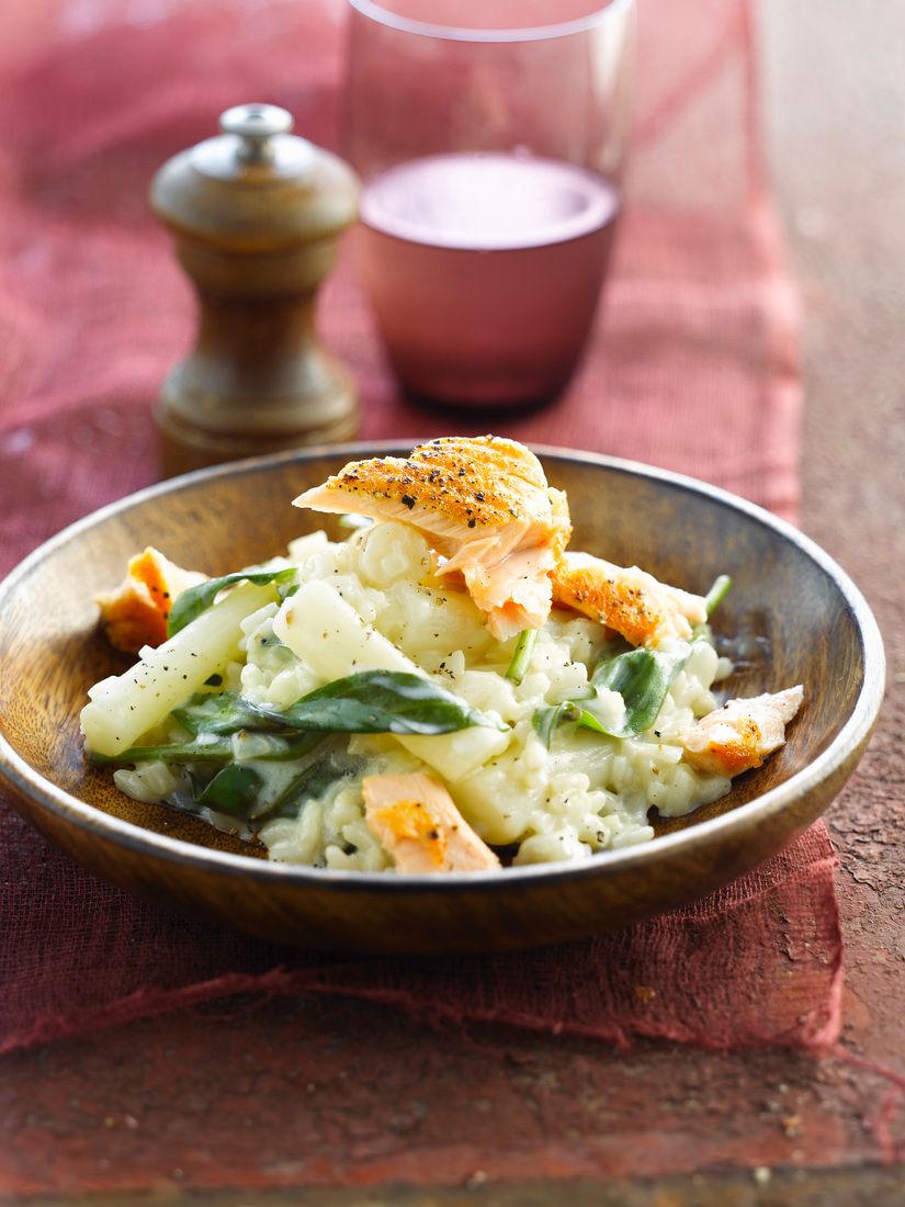 Risotto mit Lachs und Spargel Rezept | EAT SMARTER