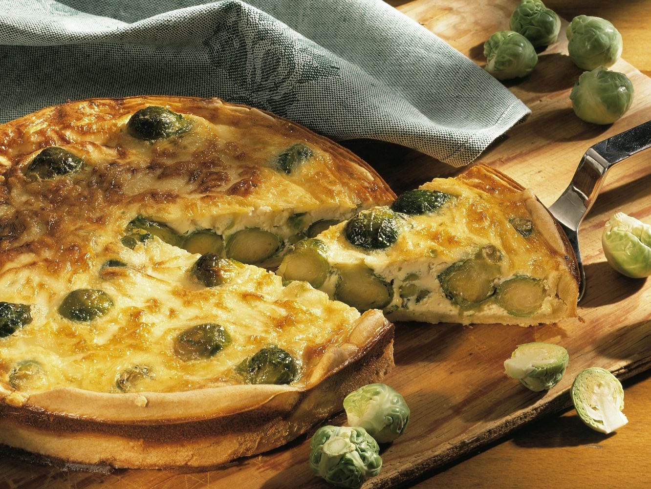 Rosenkohl-Quiche Rezept | EAT SMARTER