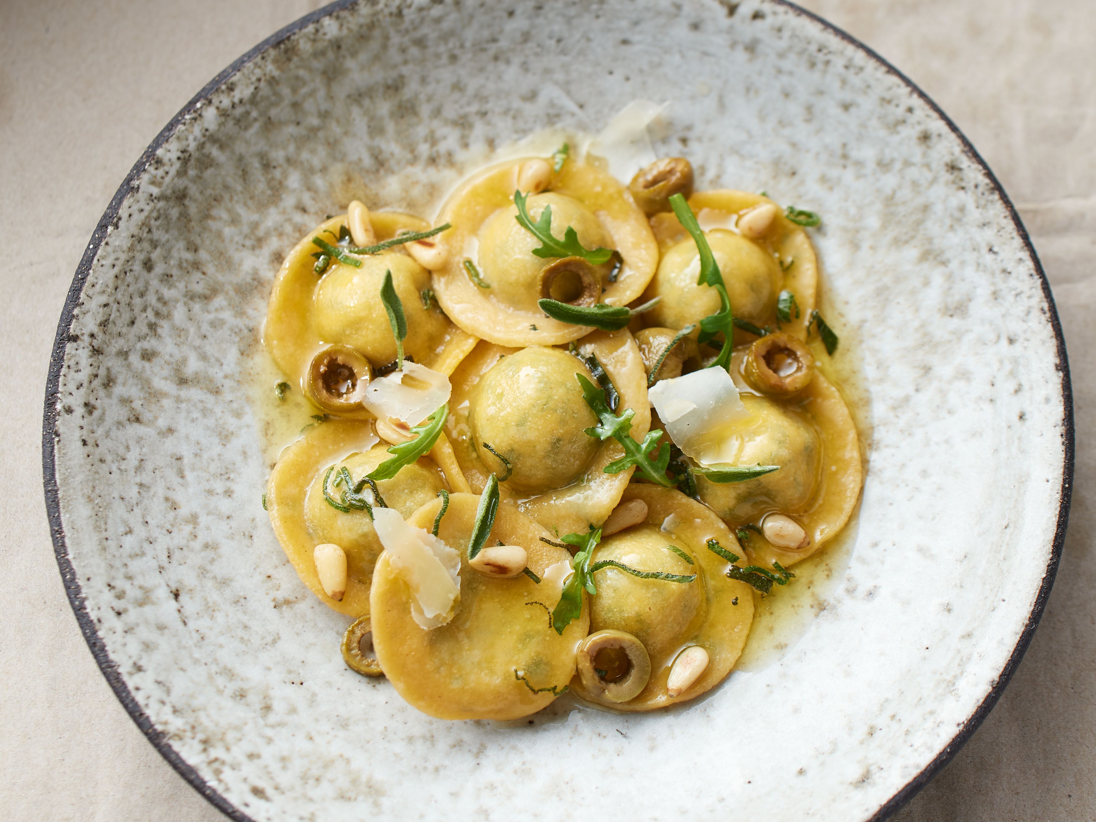 Rucola-Ziegenkäse-Ravioli Rezept | EAT SMARTER