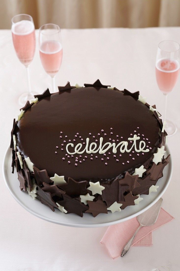 Saftig gefüllter Schokokuchen mit Konfitüre