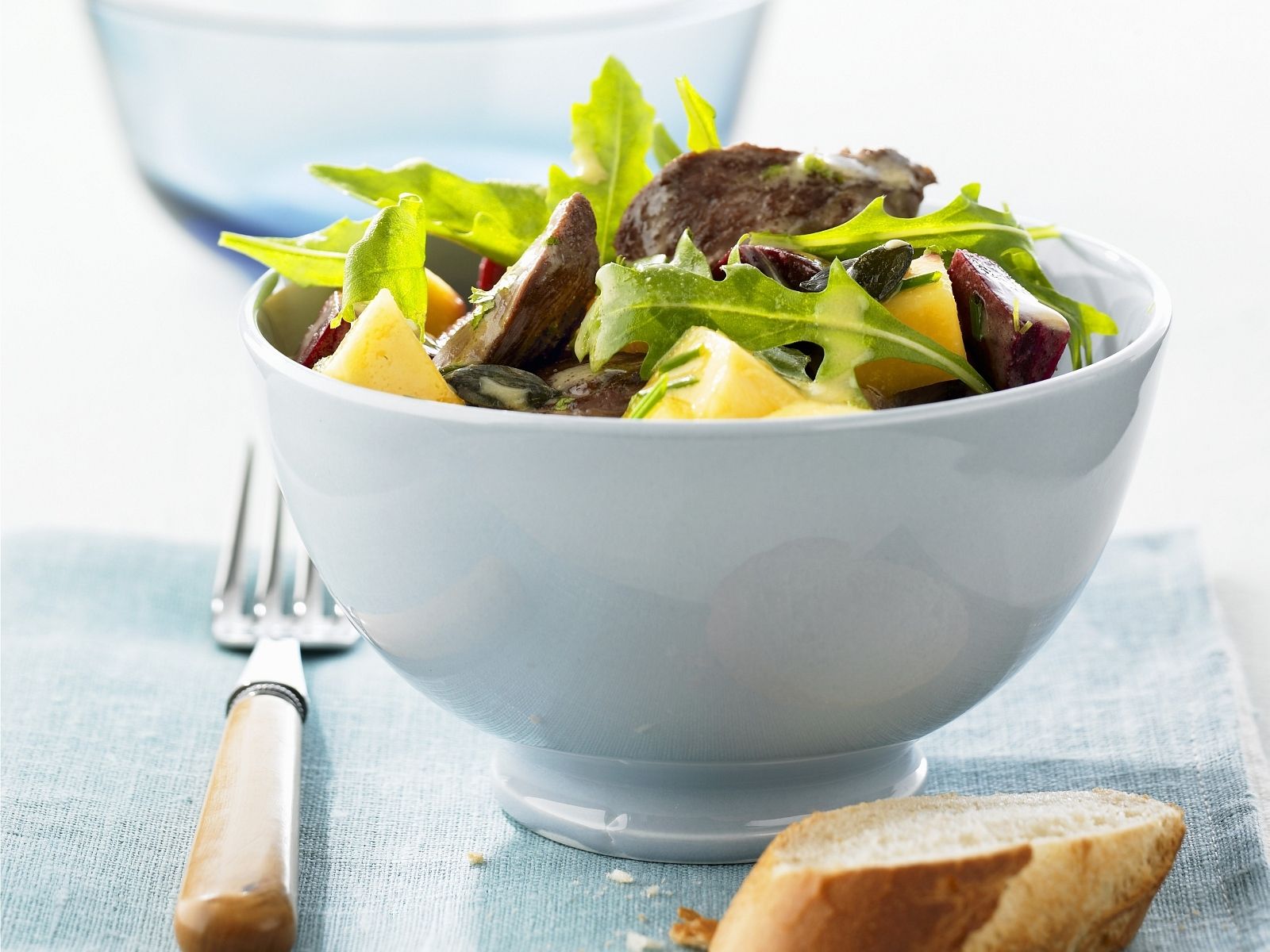 Salat mit Ente und Honig-Orangen-Vinaigrette Rezept | EAT SMARTER