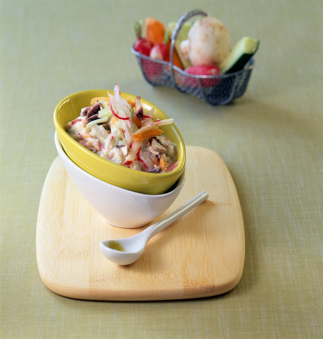 Salat mit Gemüse und Joghurt Rezept | EAT SMARTER