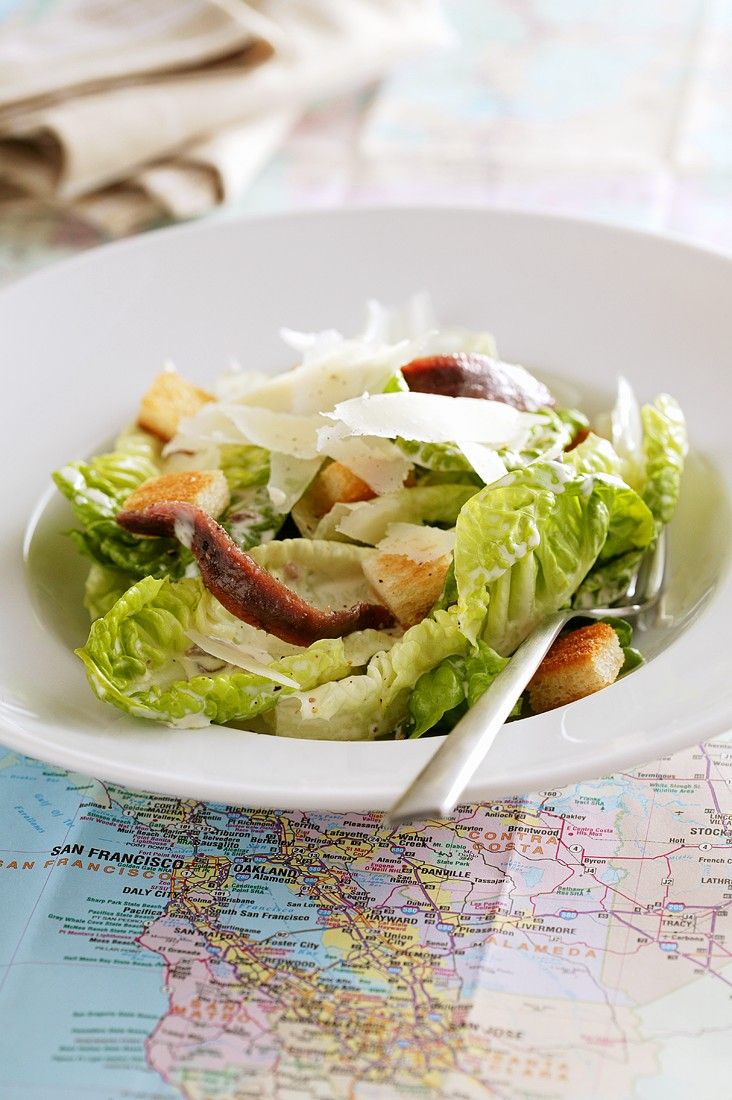 Salat mit Parmesan und Croûtons Rezept | EAT SMARTER
