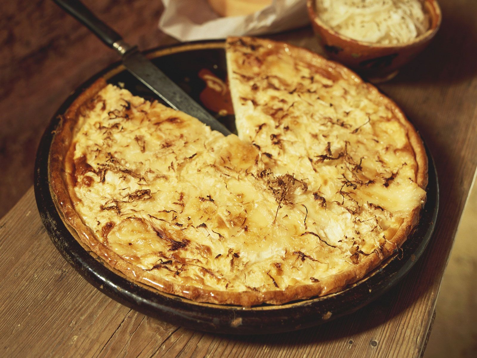 Sauerkraut-Munster-Tarte Rezept | EAT SMARTER