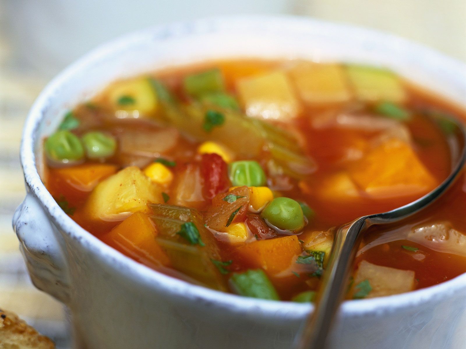 Scharfe Gemusesuppe Auf Portugiesische Art Rezept Eat Smarter 