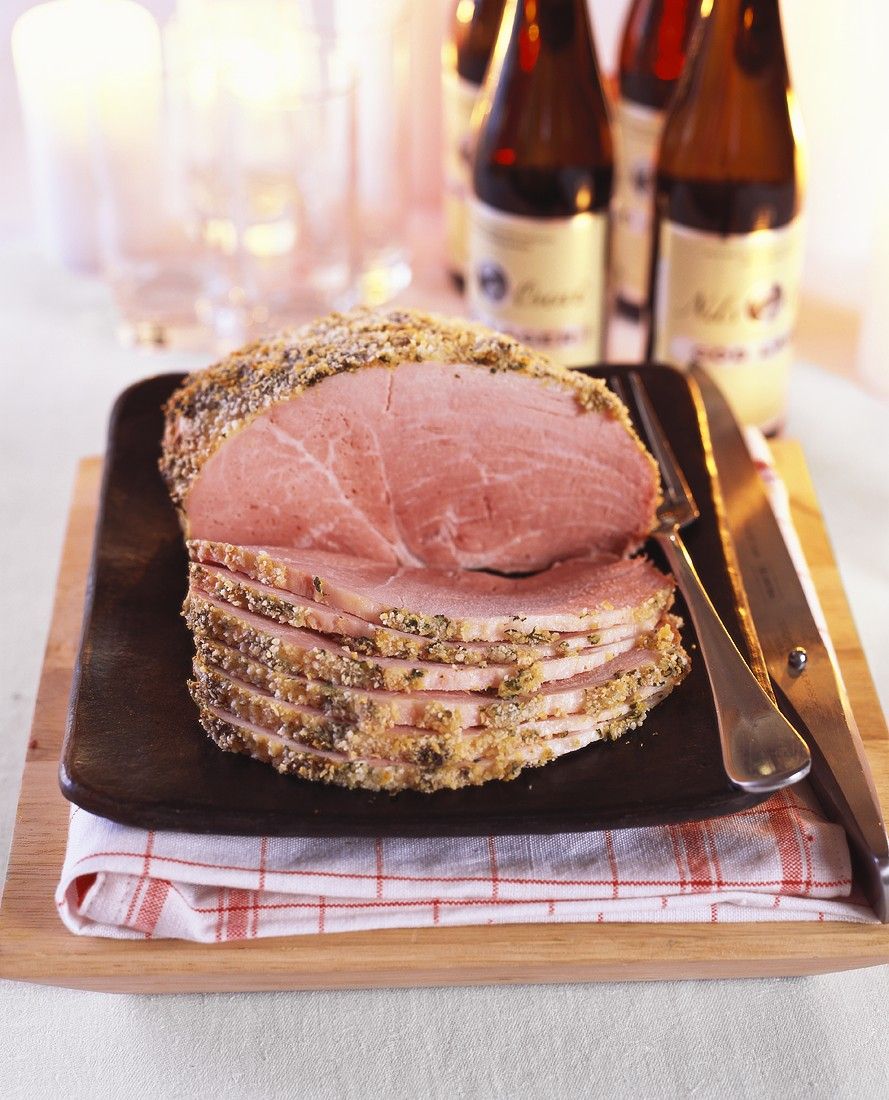 Schinken mit Kräuterkruste Rezept | EAT SMARTER
