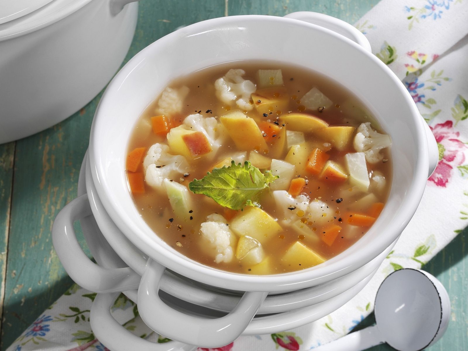 Schnelle Suppe mit Gemüse Rezept | EAT SMARTER