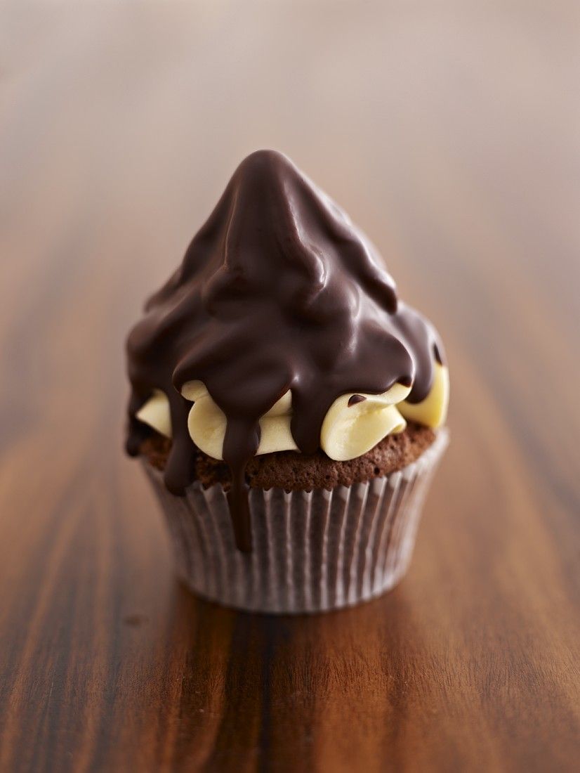 Schoko-Eierlikör-Cupcakes Rezept | EAT SMARTER Schoko-Eierlikör-Cupcakes Rezept | EAT SMARTER