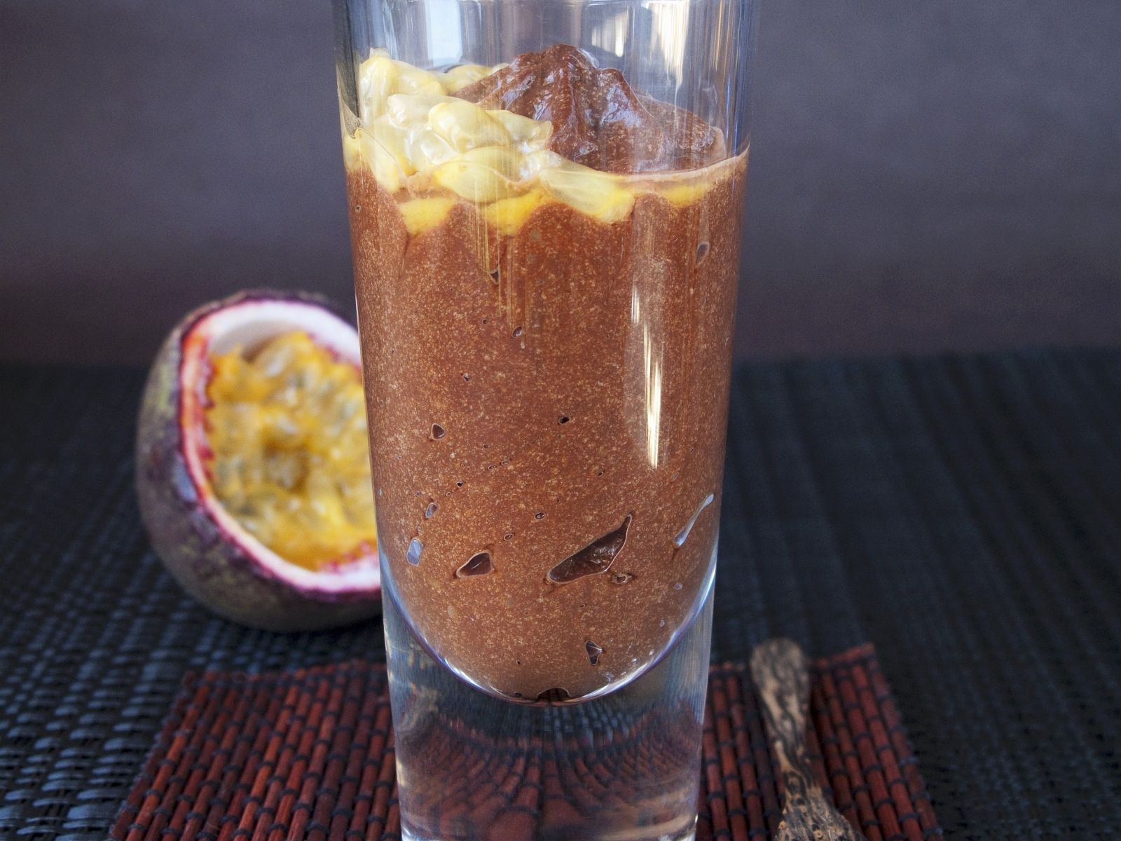 Schokoladenmousse mit Passionsfrucht