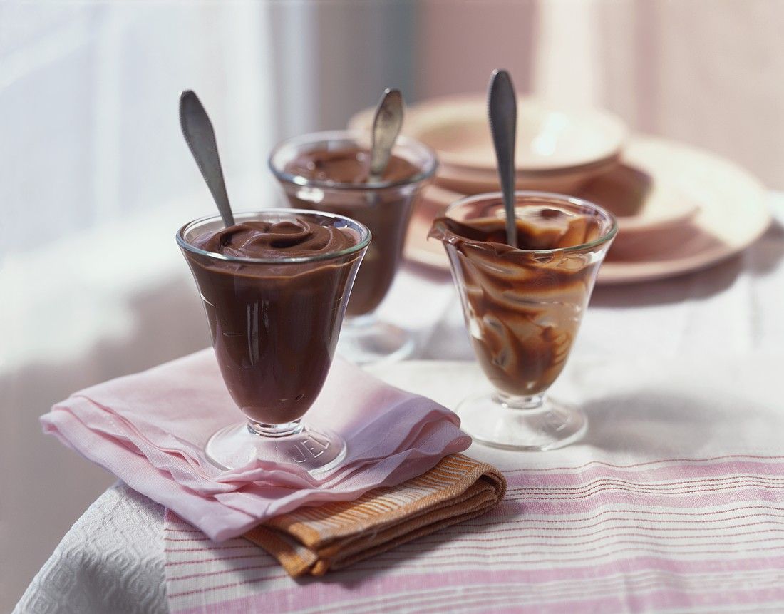 Selbstgemachter Schokopudding Rezept | EAT SMARTER