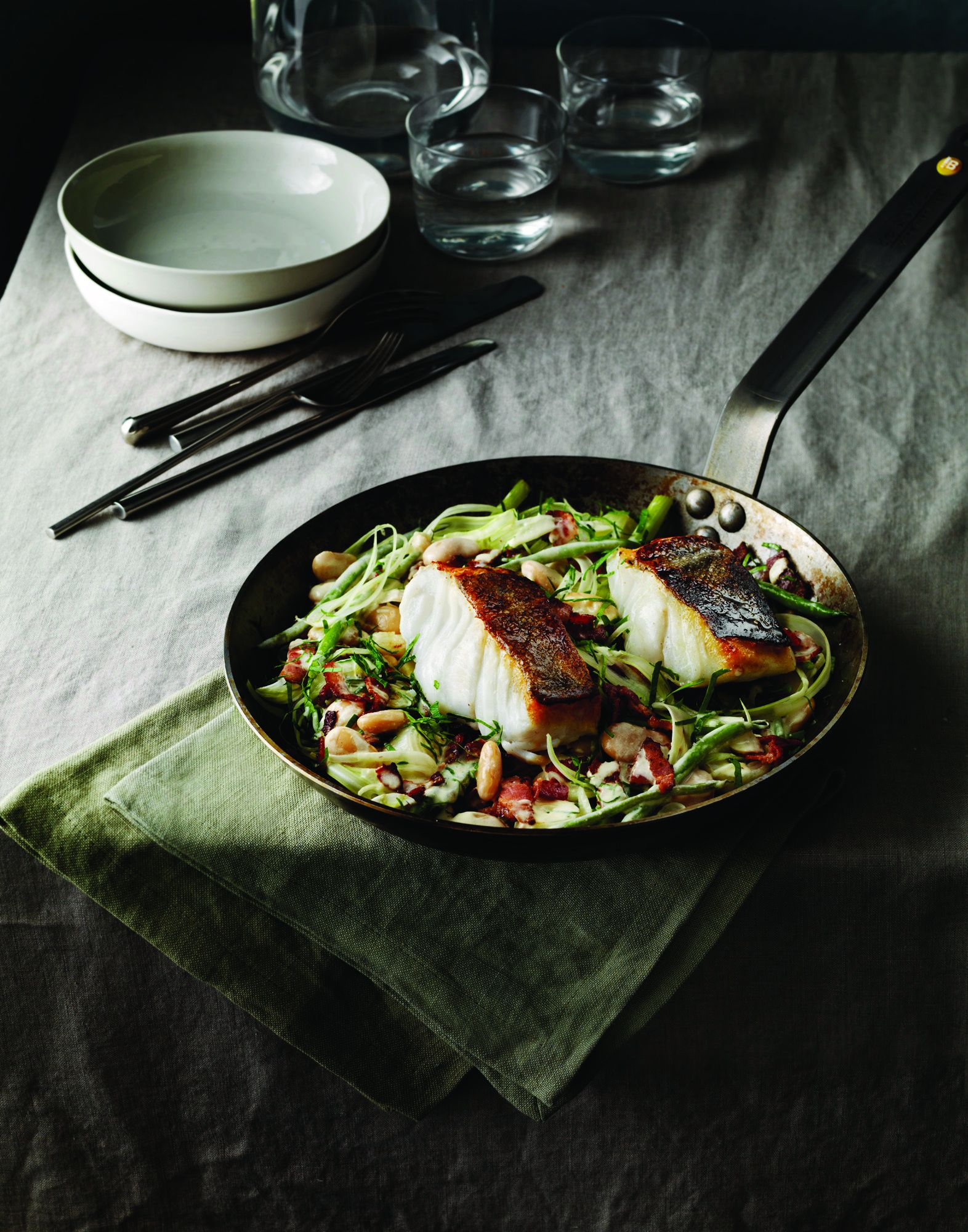 Fisch aus Norwegen: Skrei mit Bohnen, Speck und Fenchel Rezept | EAT ...
