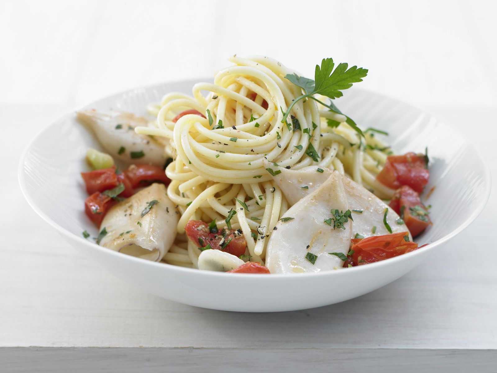 Spaghetti mit Calamaretti Rezept | EAT SMARTER