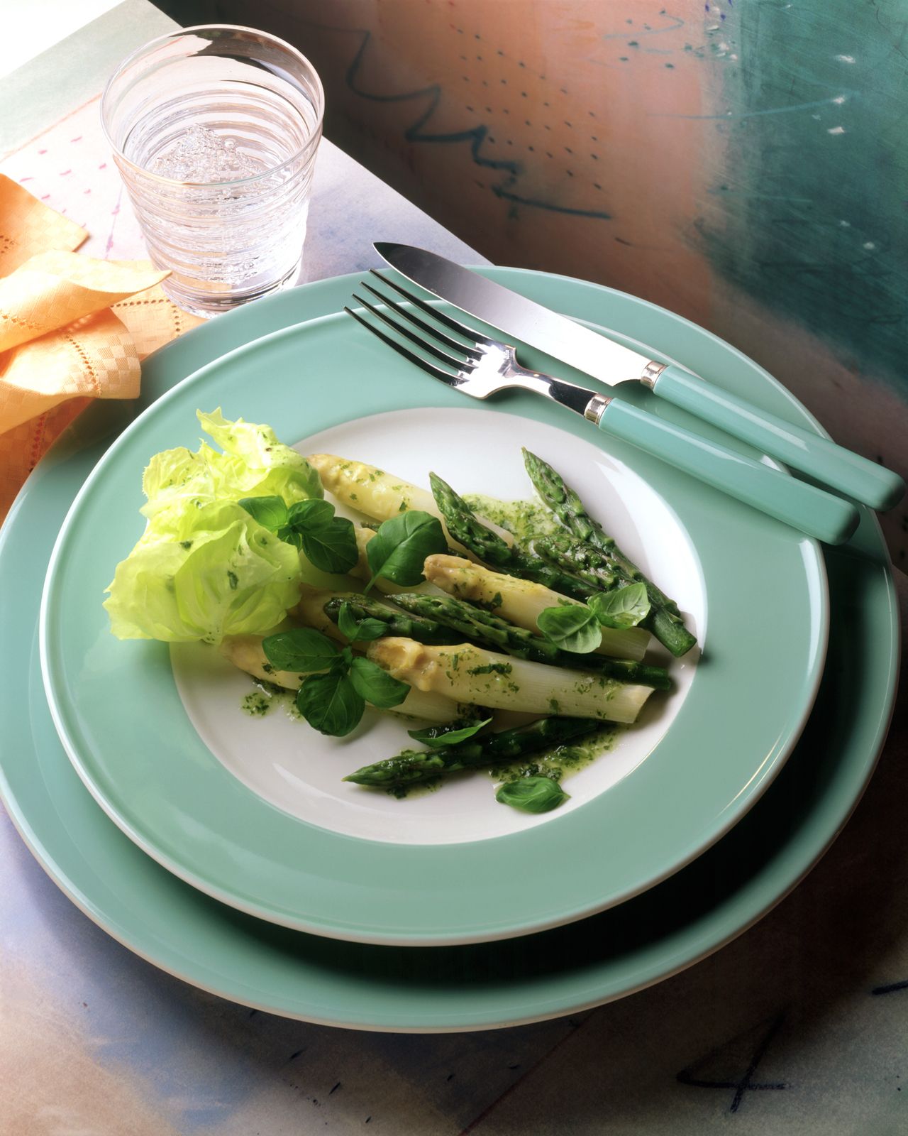 Spargelsalat mit Kräuter-Vinaigrette Rezept | EAT SMARTER