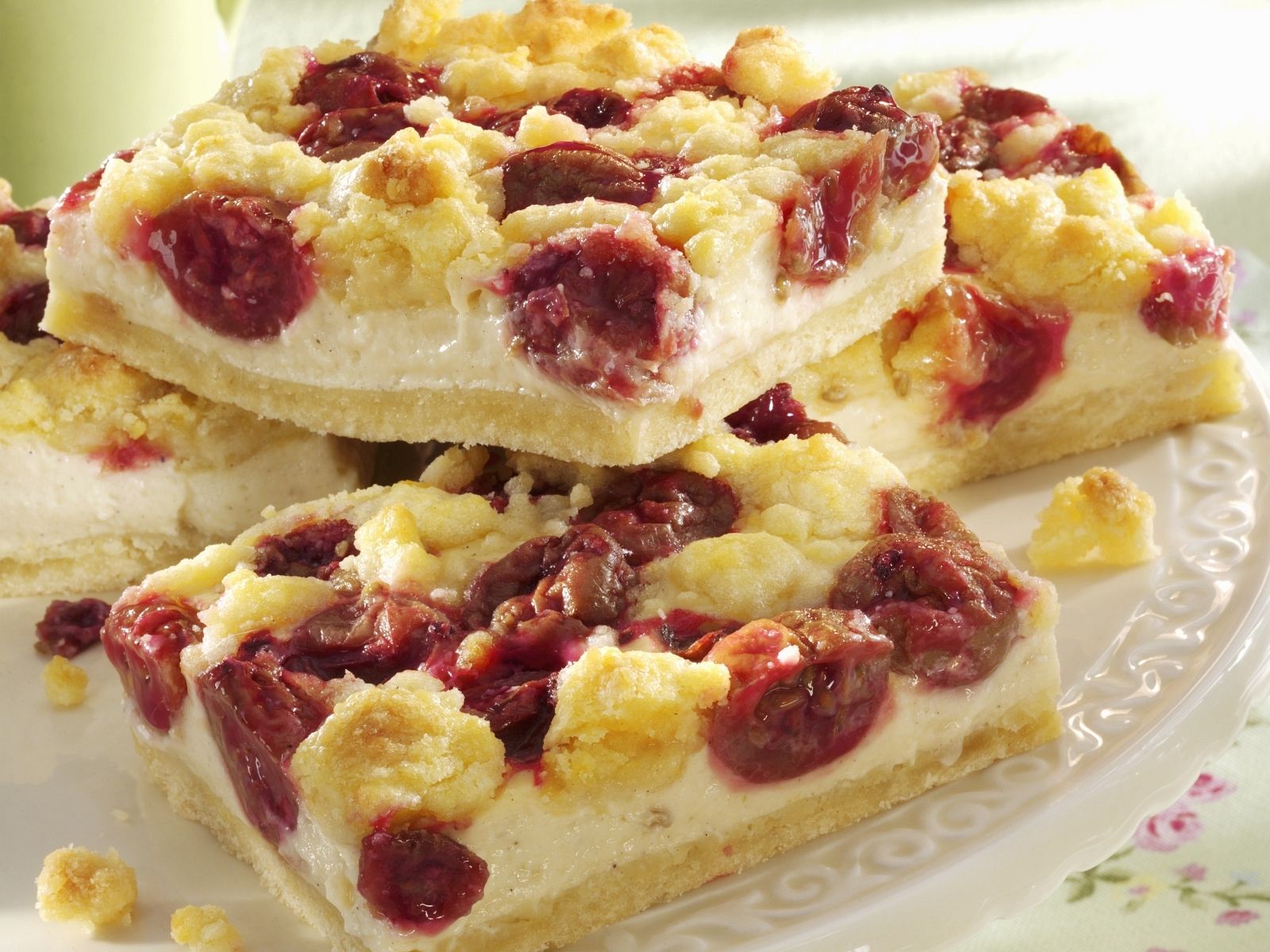 Stachelbeerkuchen vom Blech Rezept | EAT SMARTER