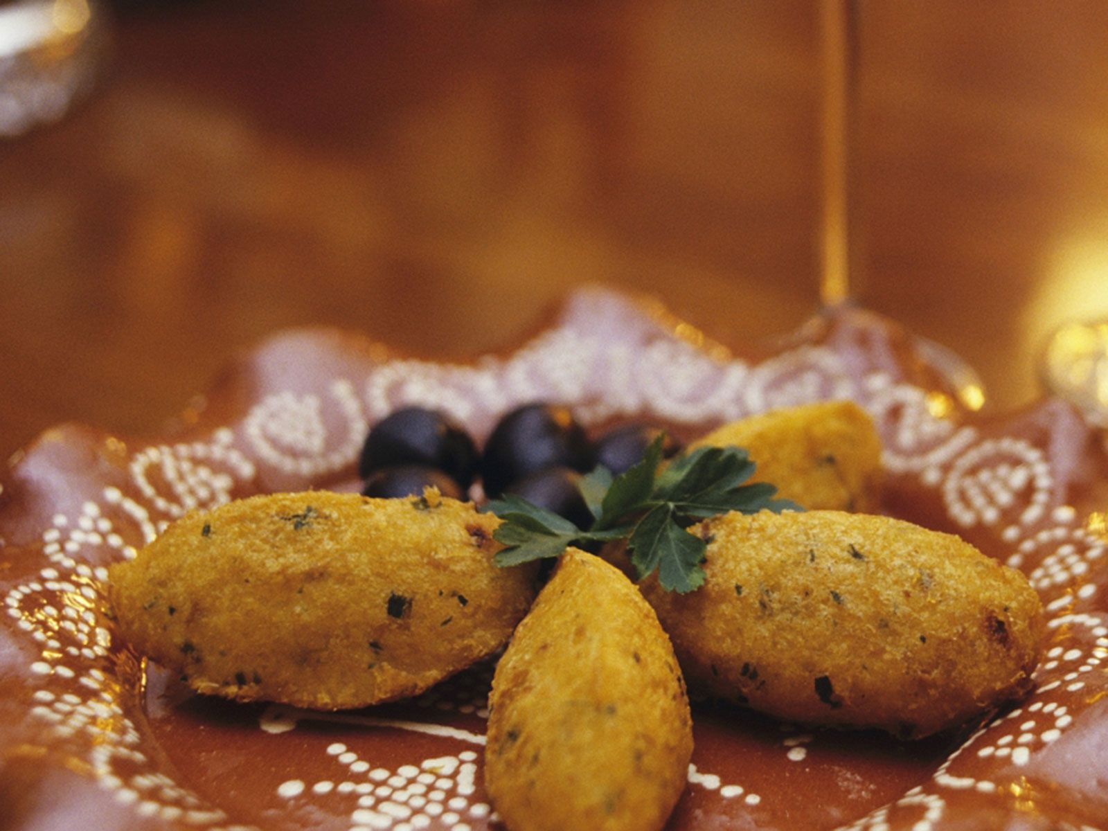 Stockfisch-Kartoffel-Bällchen auf portugiesische Art Rezept | EAT SMARTER