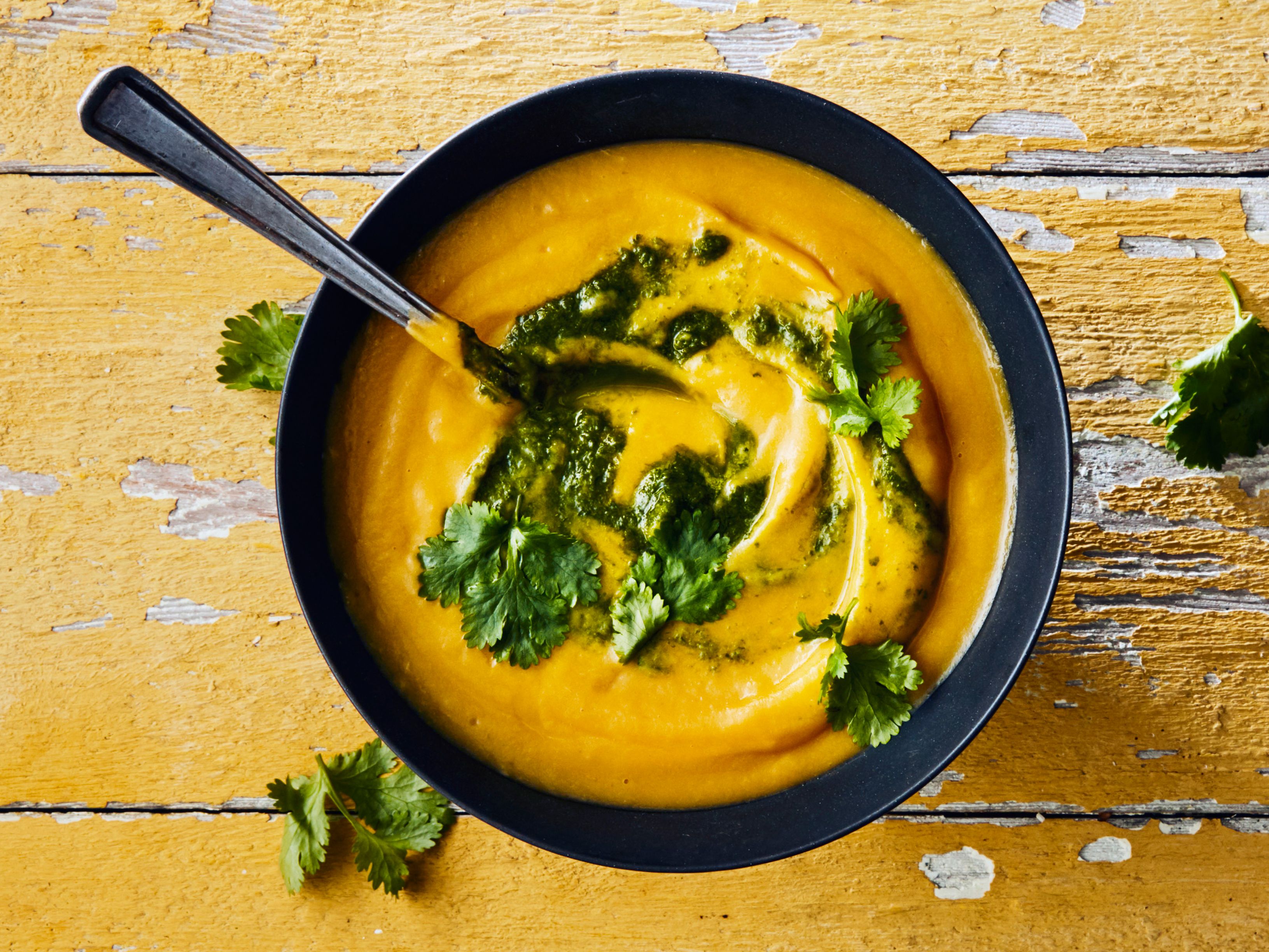 Süßkartoffelsuppe mit Kokos veganer Sattmacher Rezept EAT SMARTER
