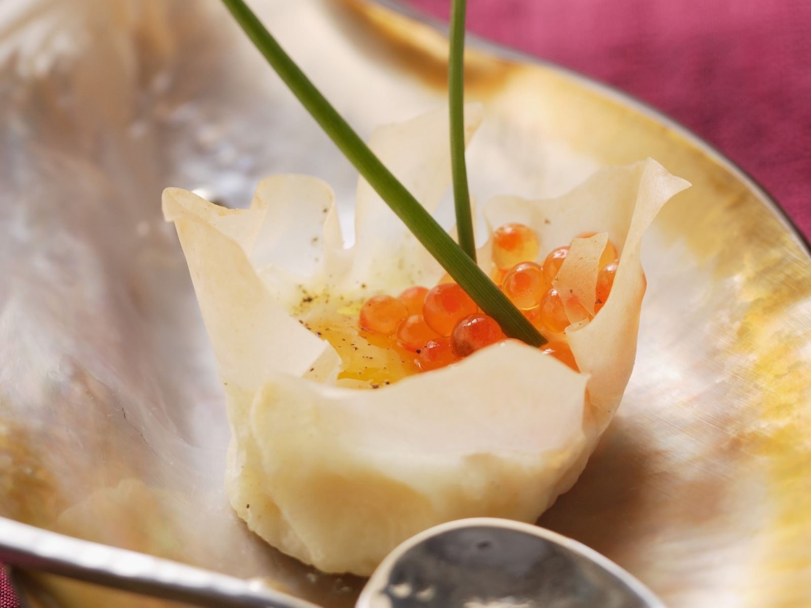 Teigkörbchen mit Wachtelei und Forellenkaviar (Wan Tan Teig) Rezept ...