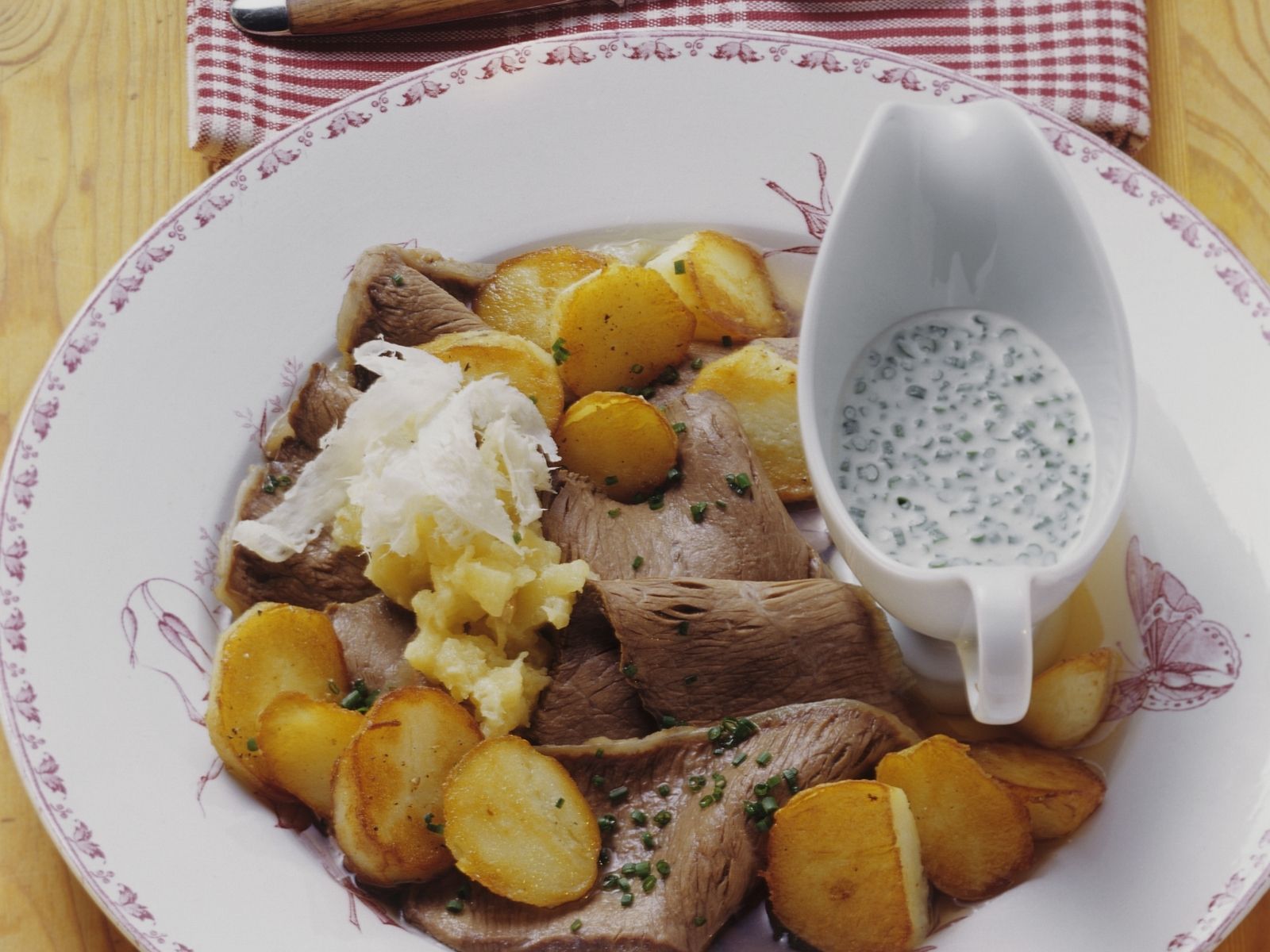 Tellerfleisch mit Schnittlauchsoße und Apfel-Meerrettich Rezept | EAT ...