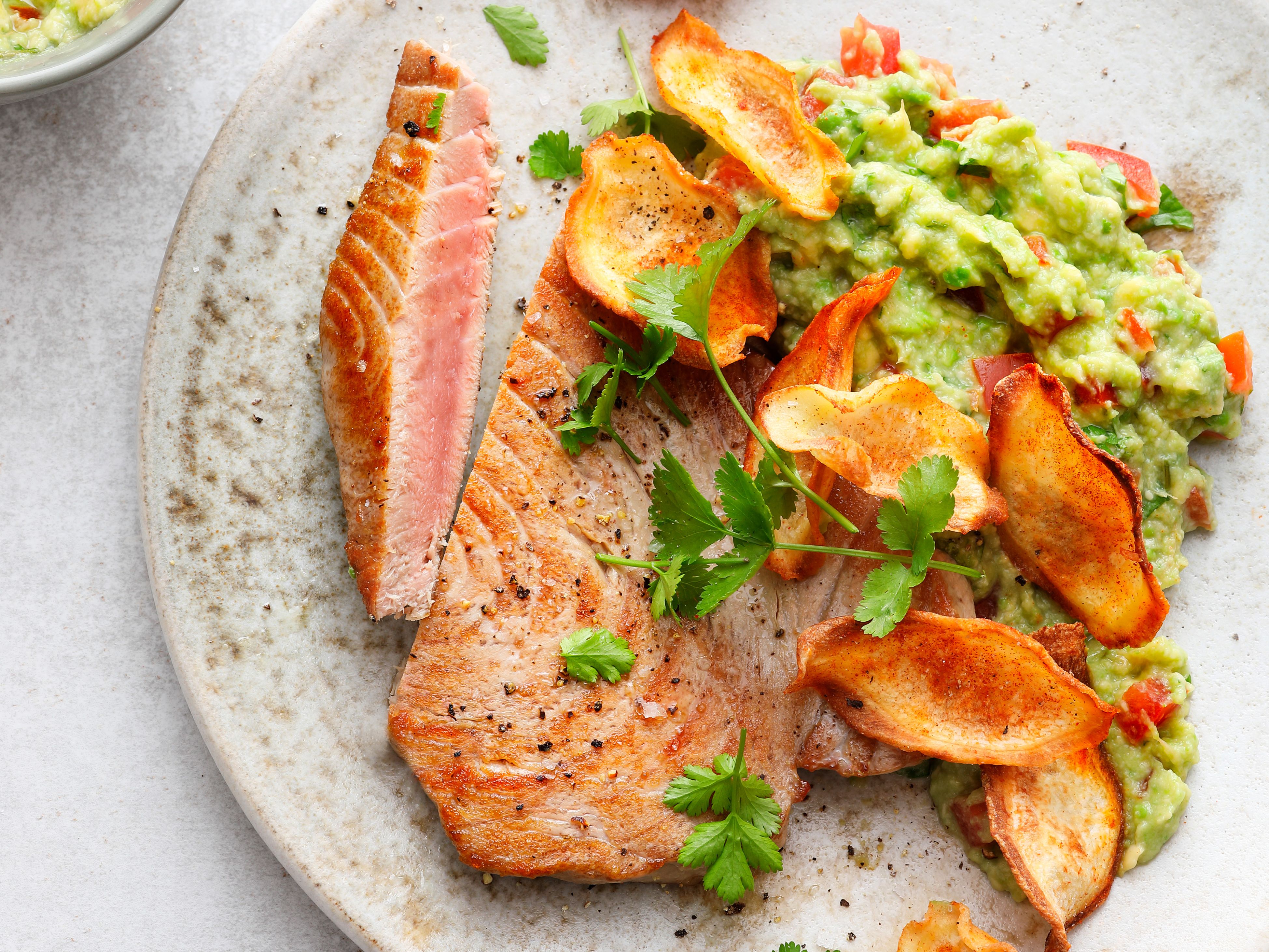 Thunfisch mit Avocadocreme Rezept EAT SMARTER