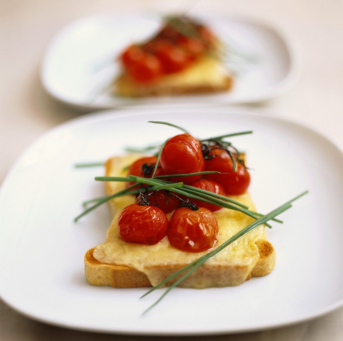 Toast mit Käse und Tomaten Rezept | EAT SMARTER Toast mit Käse und Tomaten Rezept | EAT SMARTER