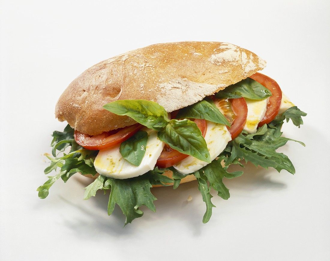 Tomate-Mozzarella-Sandwich Rezept | EAT SMARTER Tomate-Mozzarella-Sandwich Rezept | EAT SMARTER