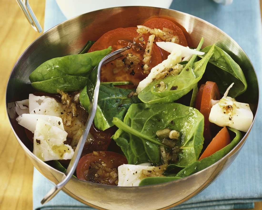 Tomaten-Spinat-Salat mit Ziegenkäse Rezept | EAT SMARTER Tomaten-Spinat-Salat mit Ziegenkäse Rezept | EAT SMARTER