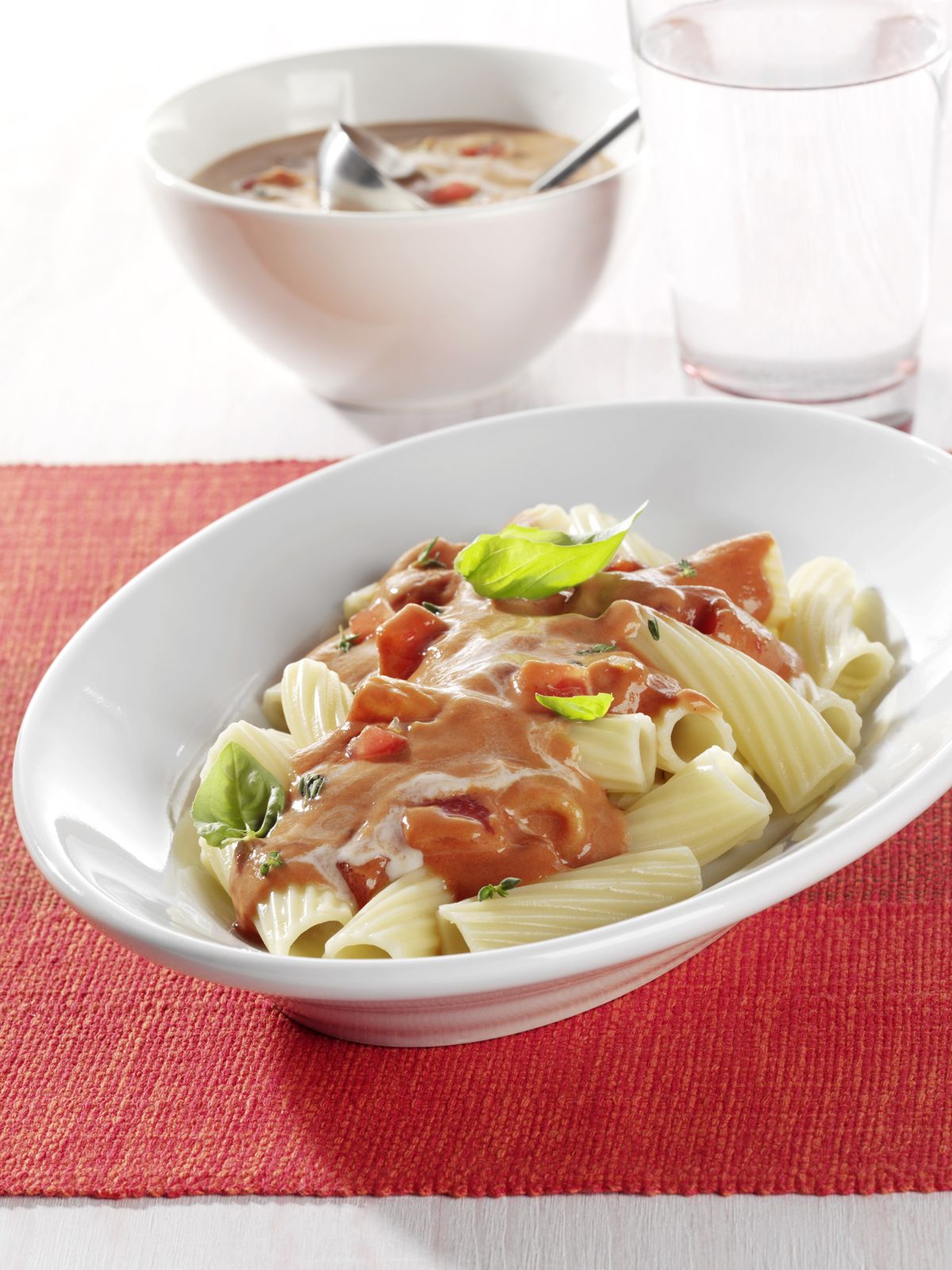 Tortiglioni mit Tomatensauce Rezept EAT SMARTER
