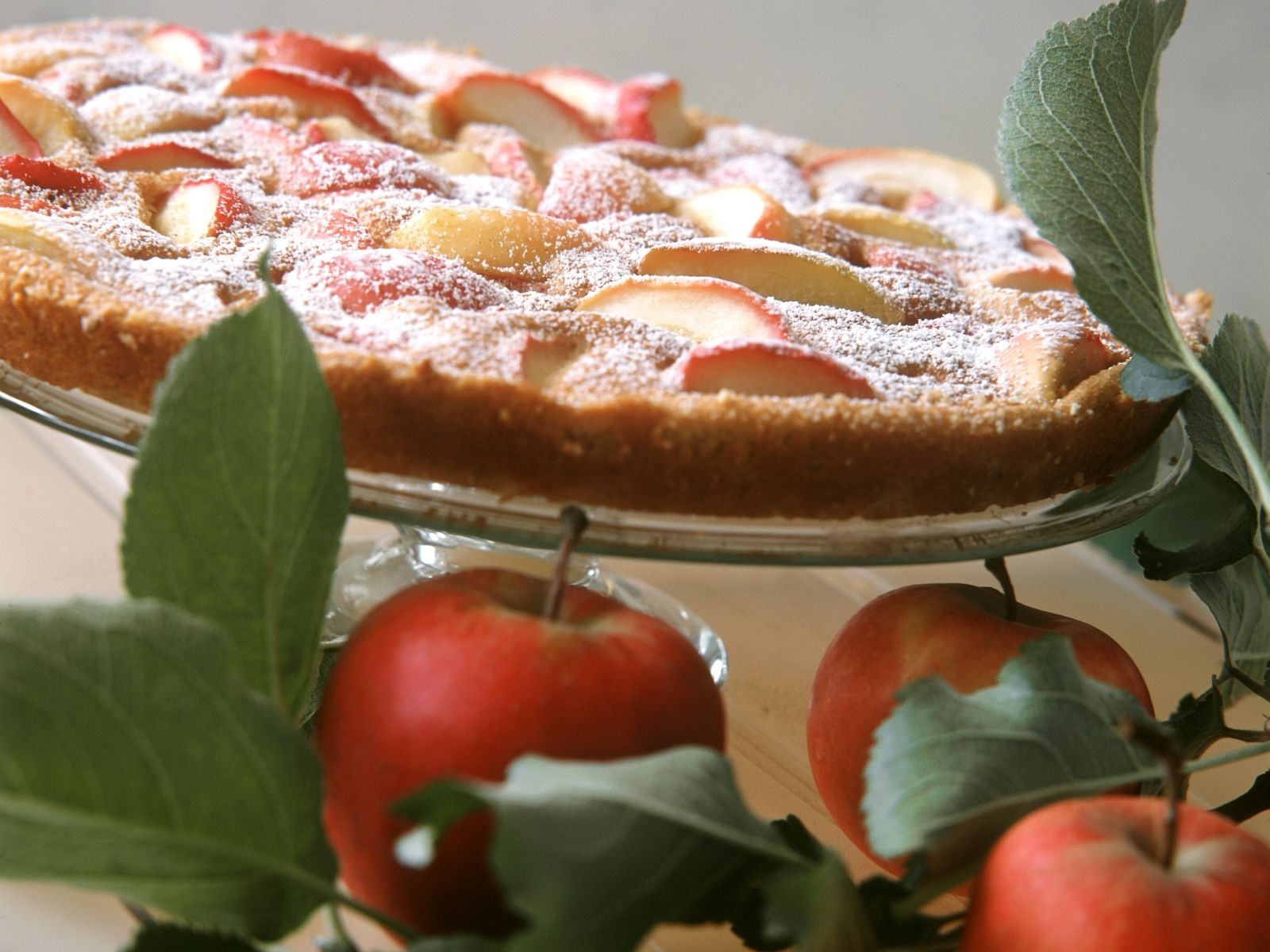 Vanille-Apfel-Clafoutis Rezept | EAT SMARTER