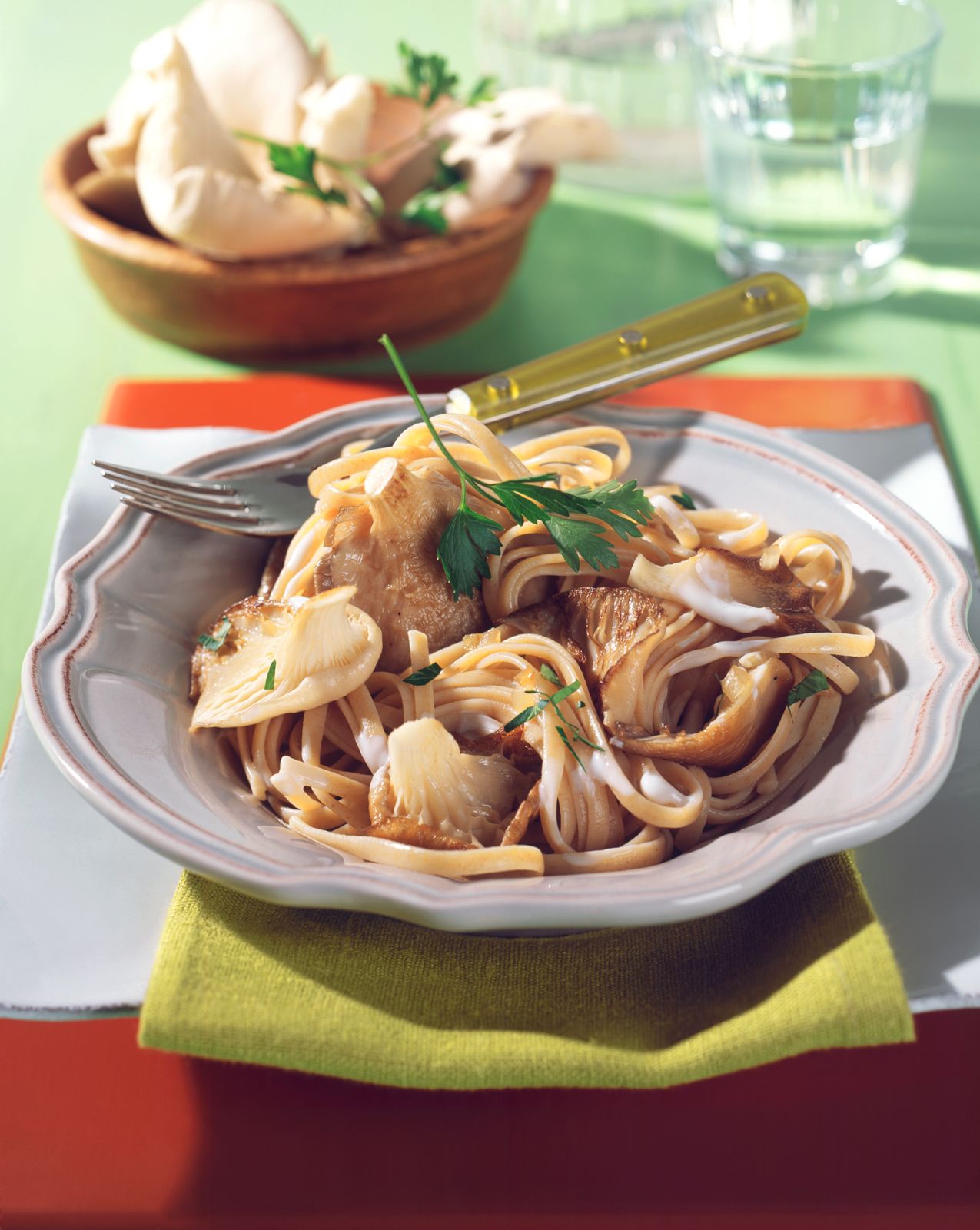 Vollkorn-Tagliatelle mit Austernpilzen Rezept | EAT SMARTER