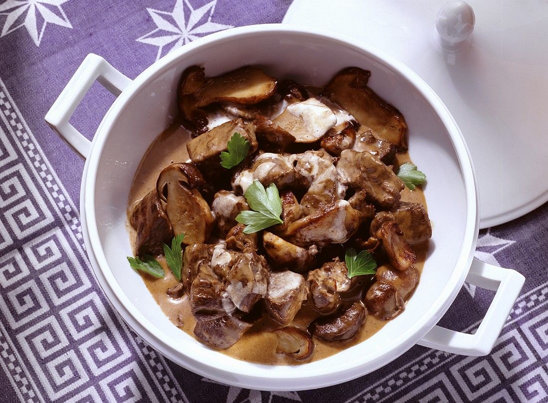 Wildschweingulasch Rezept | EAT SMARTER