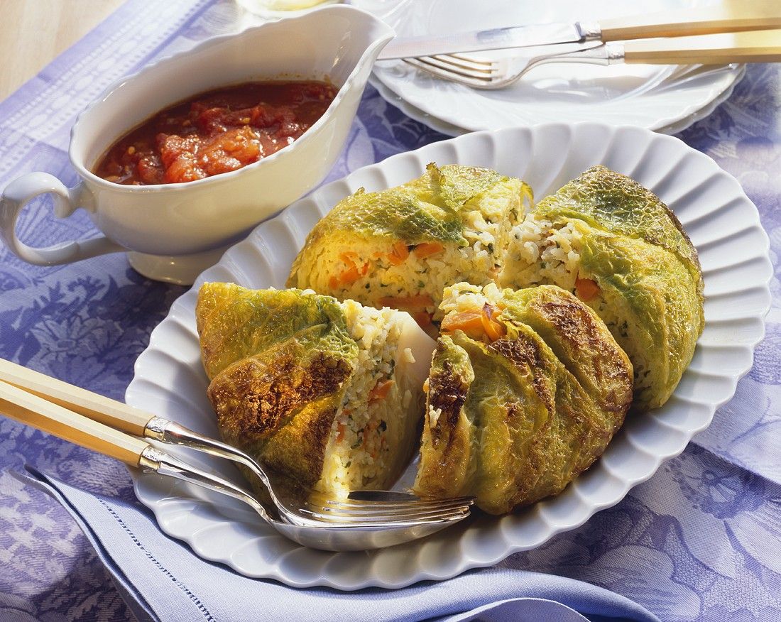 Wirsing mit Reisfüllung Rezept | EAT SMARTER