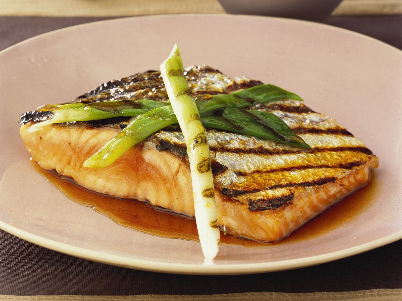 Würziger TeriyakiLachs mit Pak Choy Rezept EAT SMARTER