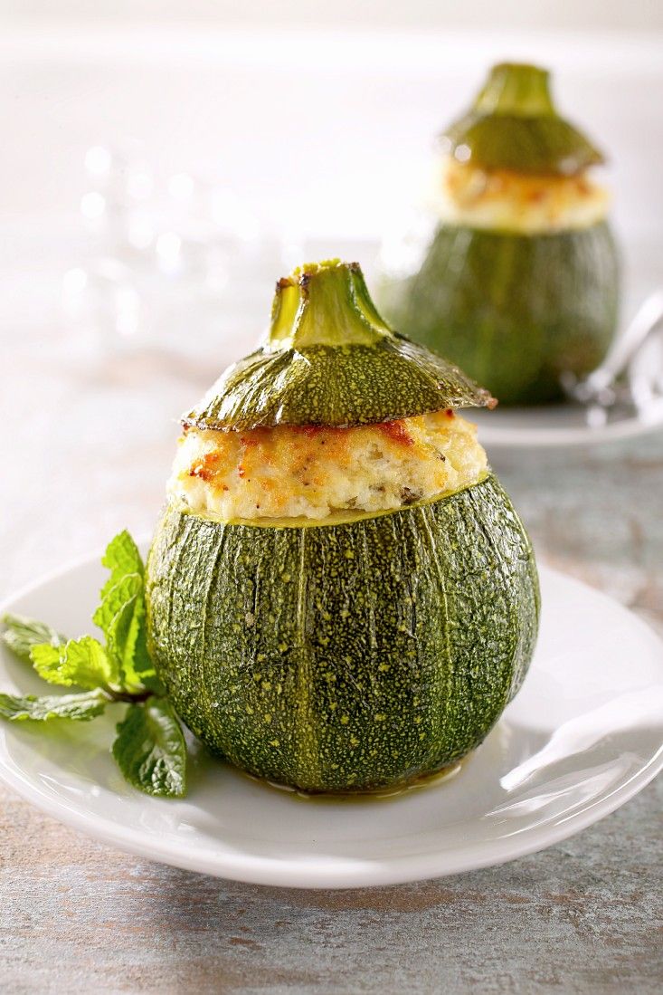Zucchini mit Ricottafüllung Rezept | EAT SMARTER
