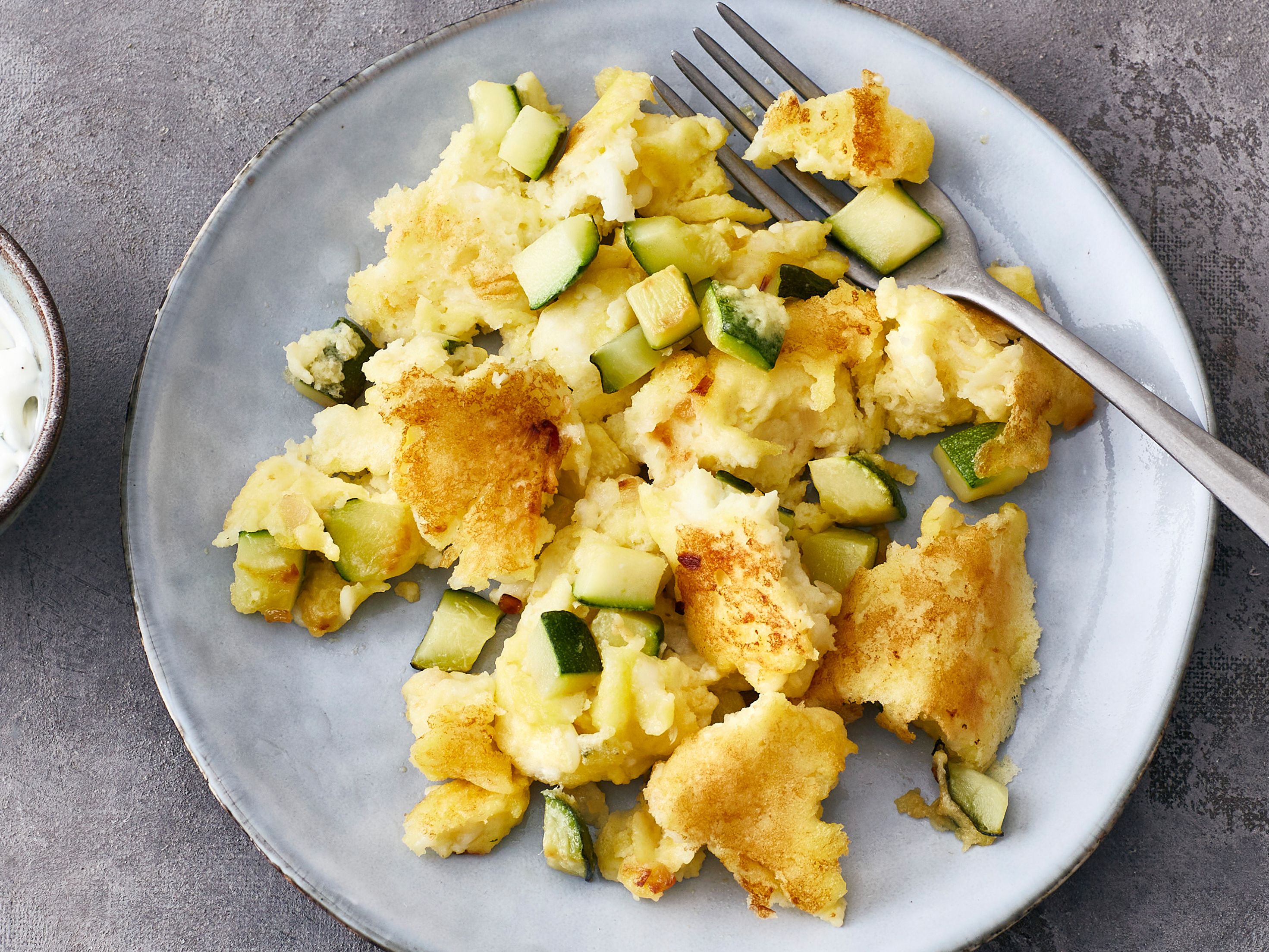 Zucchini-Schmarrn Rezept | EAT SMARTER